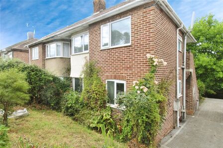 Gainsford Road, 2 bedroom  Flat for sale, £175,000
