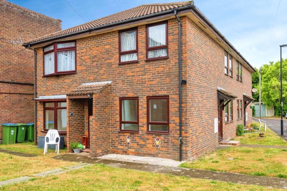 Main image of 2 bedroom Flat to rent, Priory Close, Southampton, Hampshire, SO17