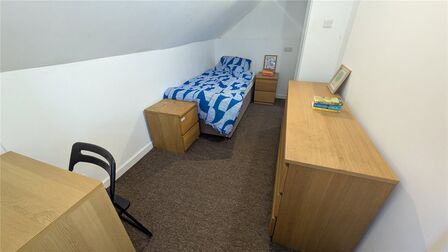 1 bedroom Mid Terrace Room to rent