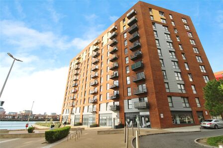Capstan Road, 1 bedroom  Flat for sale, £170,000