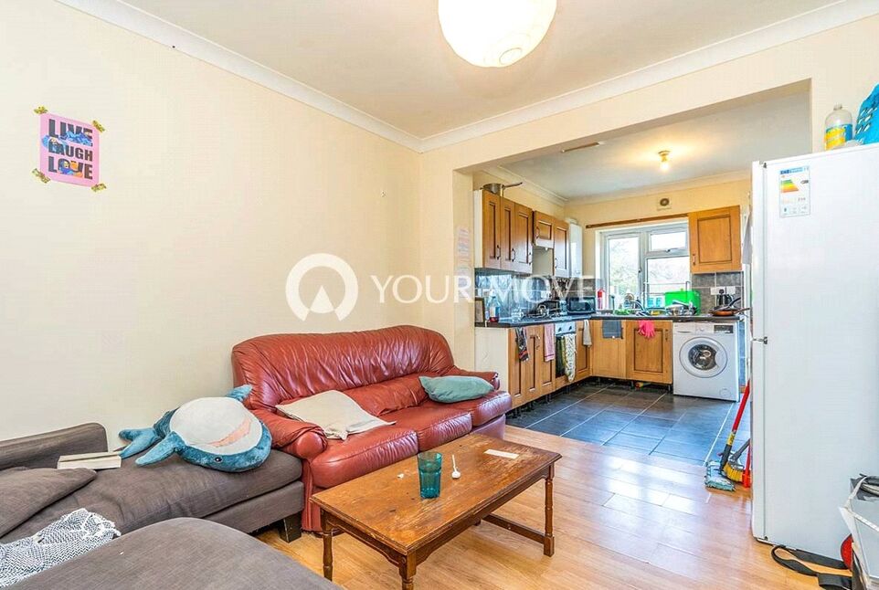 Main image of 6 bedroom Semi Detached House to rent, Granby Grove, Southampton, Hampshire, SO17