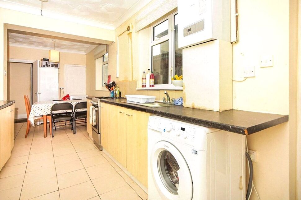 Main image of 5 bedroom House to rent, Blenheim Gardens, Southampton, Hampshire, SO17