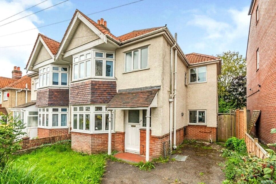 Main image of 6 bedroom House to rent, Ripstone Gardens, Southampton, Hampshire, SO17
