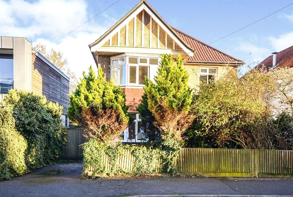 Main image of 7 bedroom House to rent, Hartley Avenue, Southampton, Hampshire, SO17