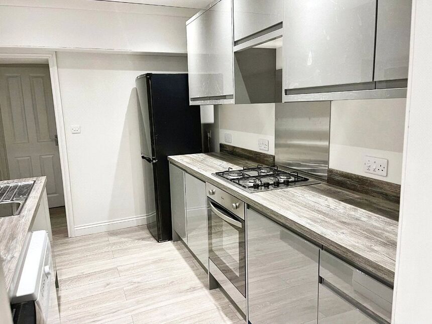 Main image of 4 bedroom Mid Terrace House to rent, Somerset Road, Southampton, Hampshire, SO17