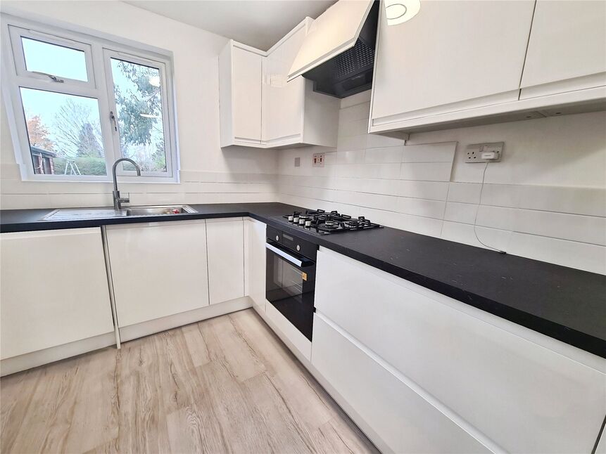 Main image of 3 bedroom Semi Detached House to rent, Warren Crescent, Southampton, Hampshire, SO16