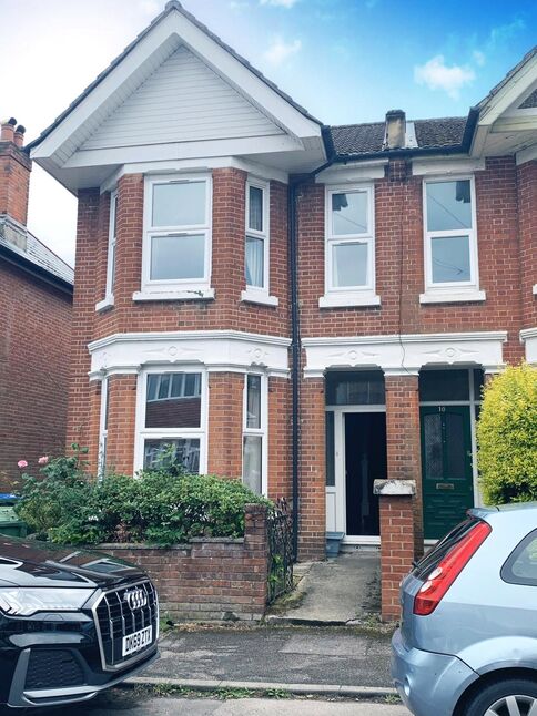 Main image of 6 bedroom Semi Detached House to rent, Holyrood Avenue, Southampton, Hampshire, SO17