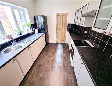 Milton Road, 4 bedroom Mid Terrace House to rent, £1,950 pcm