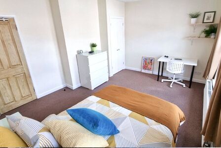 Milton Road, 4 bedroom Mid Terrace House to rent, £1,950 pcm