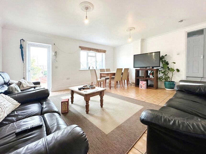 Main image of 7 bedroom Semi Detached House to rent, Spear Road, Southampton, Hampshire, SO14