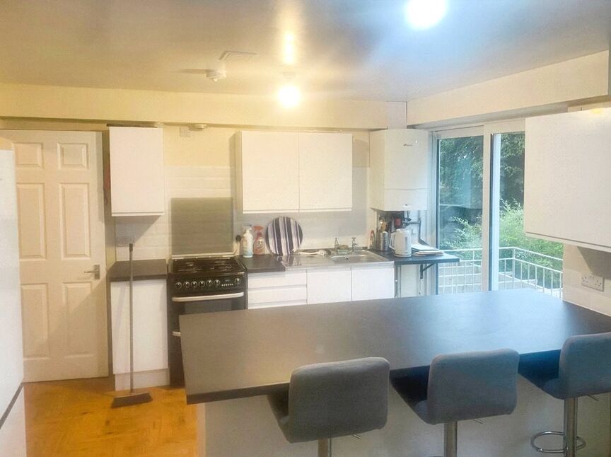 Main image of 5 bedroom  Flat to rent, Brookvale Road, Southampton, Hampshire, SO17