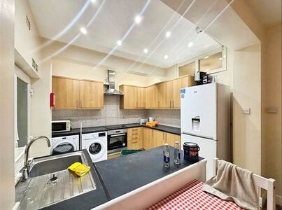 Harborough Road, 5 bedroom End Terrace House to rent, £2,250 pcm