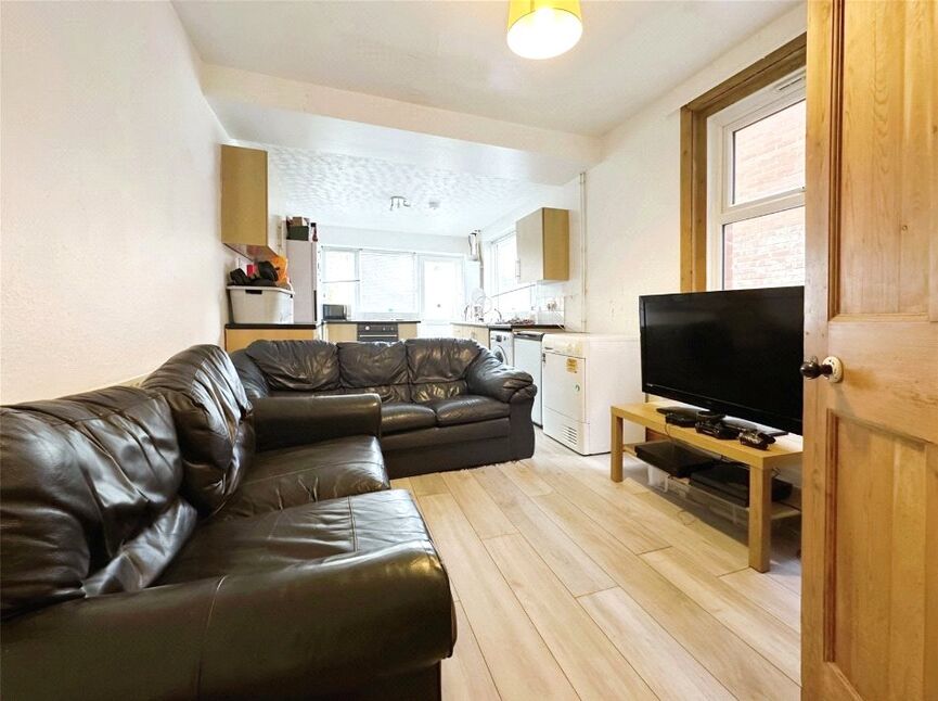 Main image of 5 bedroom Mid Terrace House to rent, Harborough Road, Southampton, Hampshire, SO15