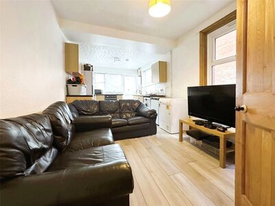 Harborough Road, 5 bedroom Mid Terrace House to rent, £2,275 pcm