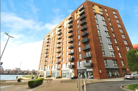 Capstan Road, 1 bedroom  Flat to rent, £1,100 pcm