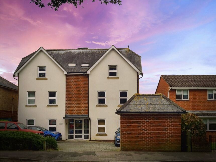Main image of 1 bedroom  Flat to rent, Regents Park Road, Southampton, Hampshire, SO15