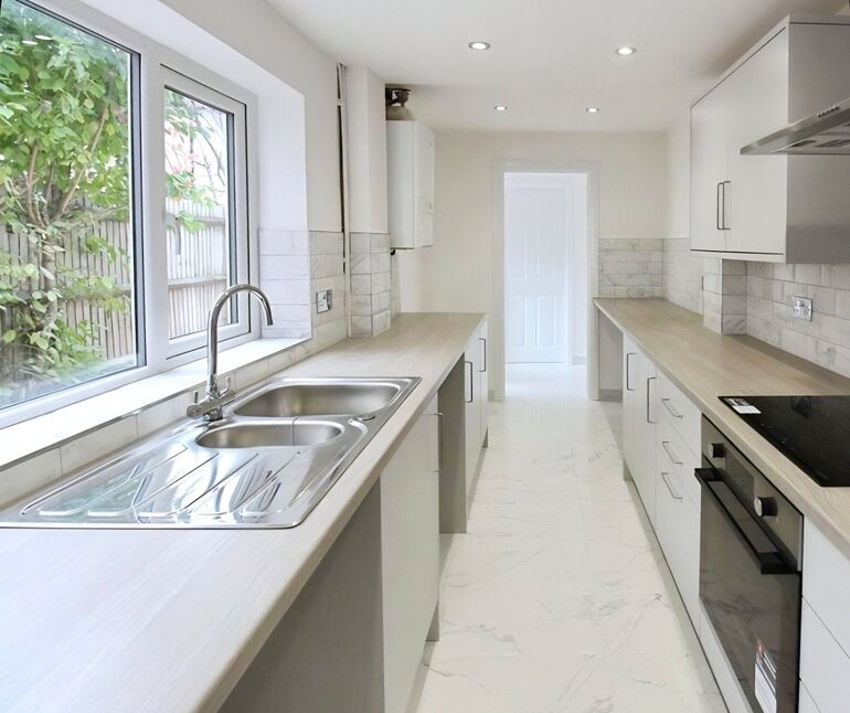 Main image of 3 bedroom Mid Terrace House to rent, Priory Road, Southampton, Hampshire, SO17