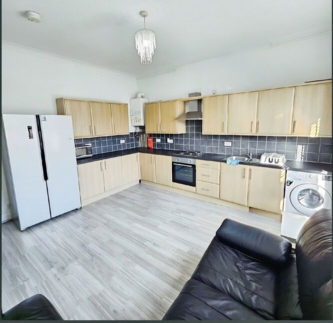 Main image of 5 bedroom Flat to rent, Alma Road, Southampton, Hampshire, SO14