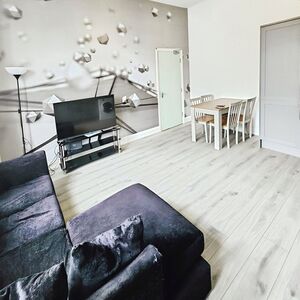 Alma Road, 3 bedroom Flat to rent, &pound;1,750 pcm