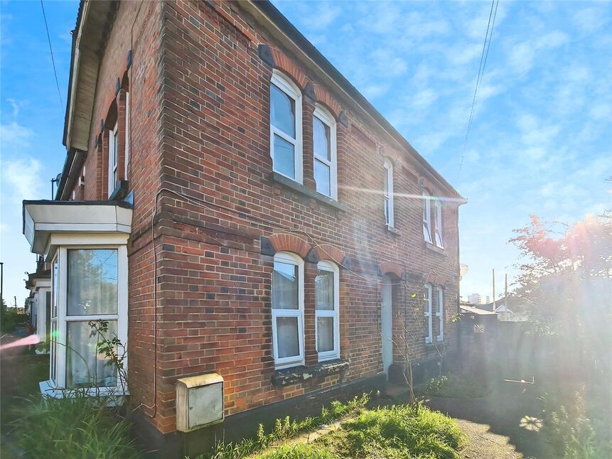 Main image of 4 bedroom End Terrace House to rent, Milton Road, Southampton, Hampshire, SO15