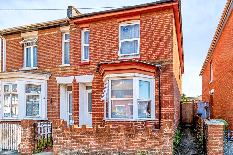 Main image of 2 bedroom Semi Detached House for sale, Grove Road, Southampton, Hampshire, SO15