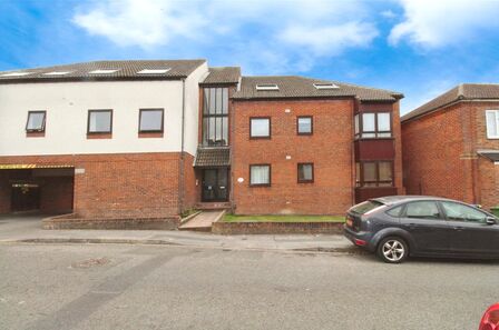 Harcourt Road, 1 bedroom Flat to rent, &pound;950 pcm