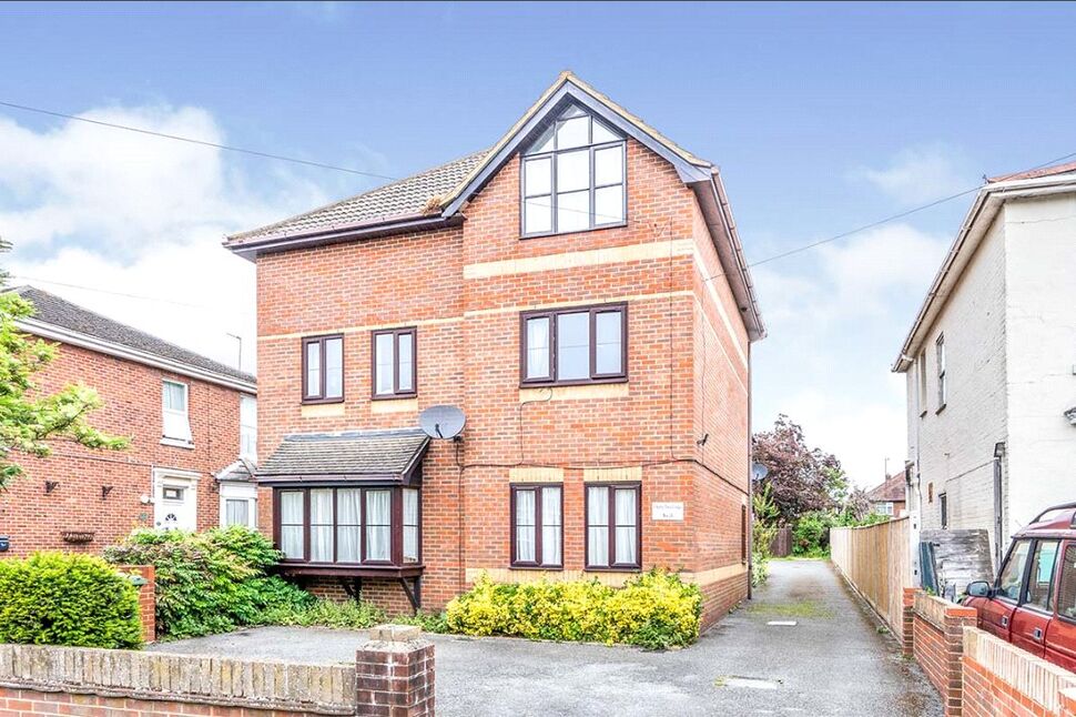 Main image of 2 bedroom Flat to rent, Roberts Road, Southampton, Hampshire, SO15