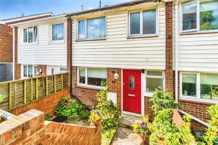 Cobden Rise, 3 bedroom Mid Terrace House to rent, &pound;1,500 pcm