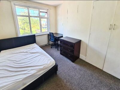 1 bedroom End Terrace Room to rent