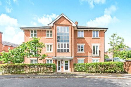 Boundary Walk, 1 bedroom Flat to rent, &pound;875 pcm