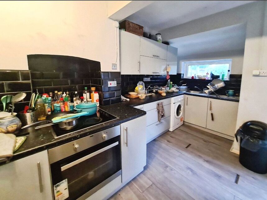 Main image of 5 bedroom Mid Terrace House to rent, Burlington Road, Southampton, Hampshire, SO15