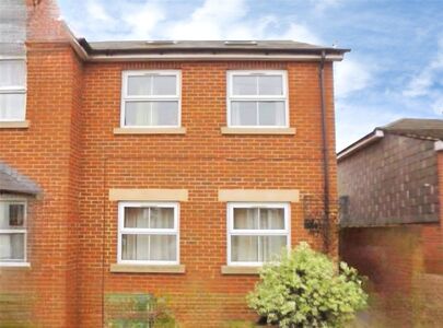 Avenue Road, 5 bedroom End Terrace House to rent, &pound;2,400 pcm