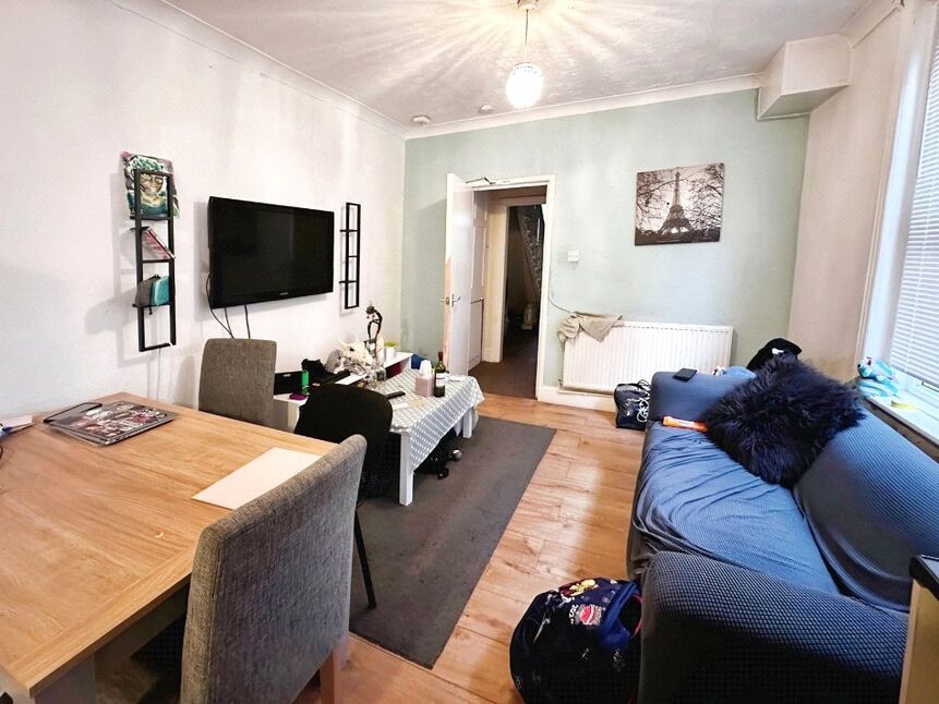 Main image of 6 bedroom House to rent, Shakespeare Avenue, Southampton, Hampshire, SO17