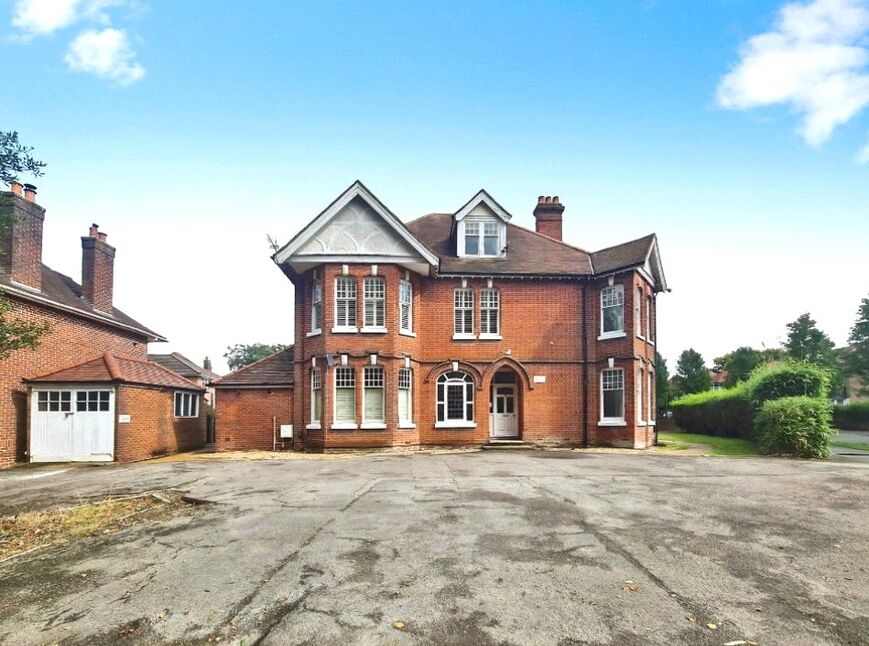 Main image of 2 bedroom Flat to rent, Redlands Drive, Southampton, Hampshire, SO19