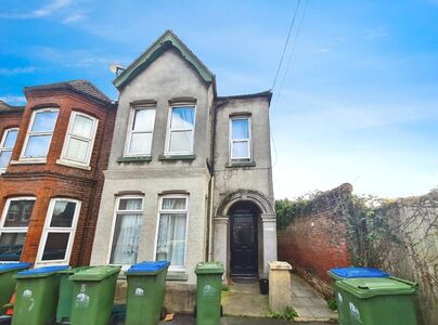 Rigby Road, 3 bedroom Flat to rent, &pound;1,175 pcm