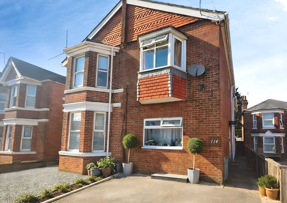 Main image of 2 bedroom Flat to rent, Winchester Road, Southampton, Hampshire, SO16