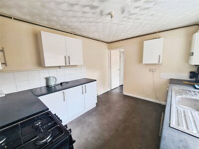 Livingstone Road, 3 bedroom Mid Terrace House to rent, &pound;2,000 pcm