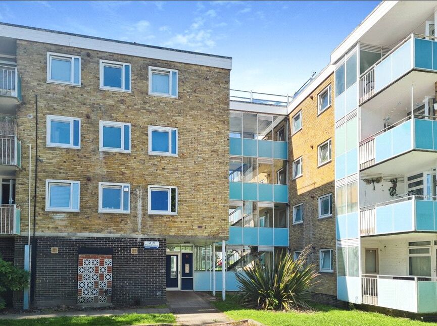 Main image of 2 bedroom Flat to rent, Ellwood Avenue, Southampton, Hampshire, SO19