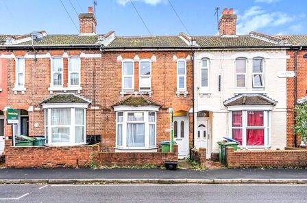 Milton Road, 4 bedroom Mid Terrace House to rent, &pound;1,700 pcm