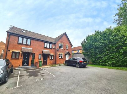 Flint Close, 2 bedroom Mid Terrace House to rent, &pound;1,250 pcm