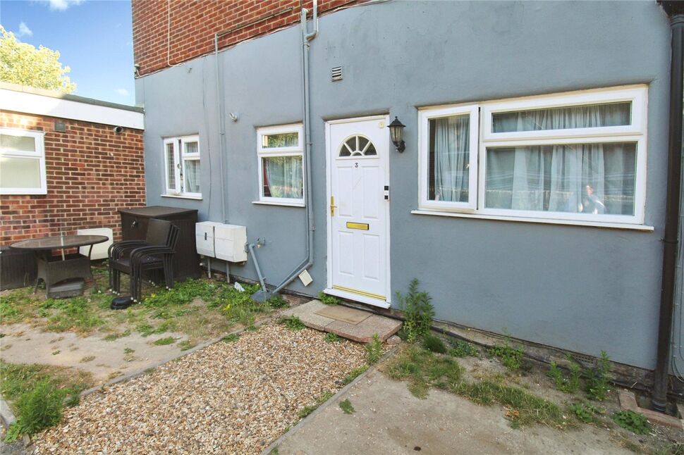 Main image of 1 bedroom Flat for sale, Hill Lane, Southampton, Hampshire, SO15