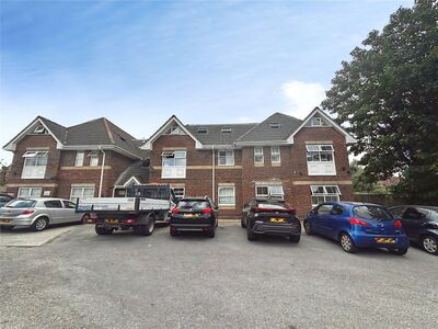 Edwina Close, 2 bedroom Flat to rent, &pound;1,200 pcm