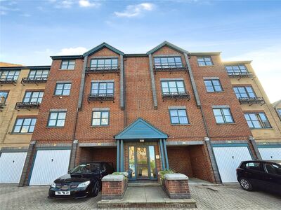 Riverdene Place, 2 bedroom Flat to rent, &pound;1,200 pcm