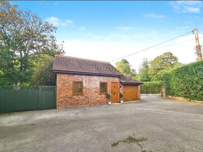 Outlands Lane, 2 bedroom Detached House to rent, &pound;1,575 pcm