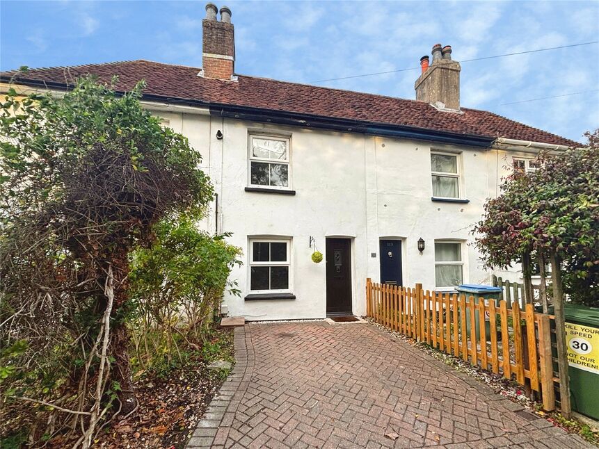 Main image of 2 bedroom Property to rent, Dibles Road, Warsash, Hampshire, SO31