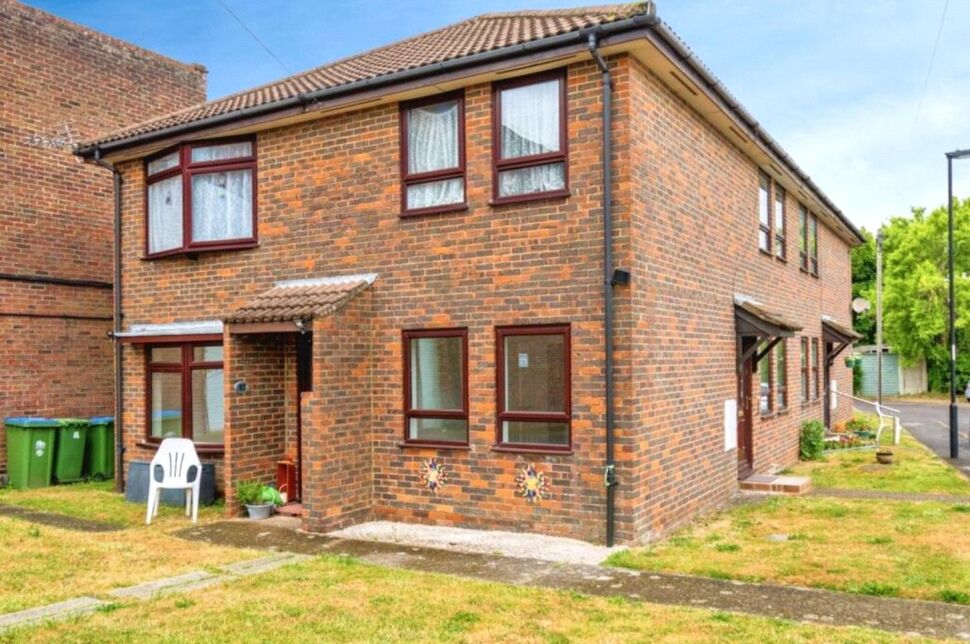 Main image of 2 bedroom Flat to rent, Priory Close, Southampton, Hampshire, SO17