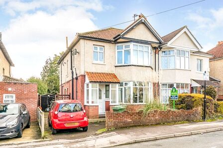 Blenheim Gardens, 4 bedroom House to rent, &pound;2,100 pcm