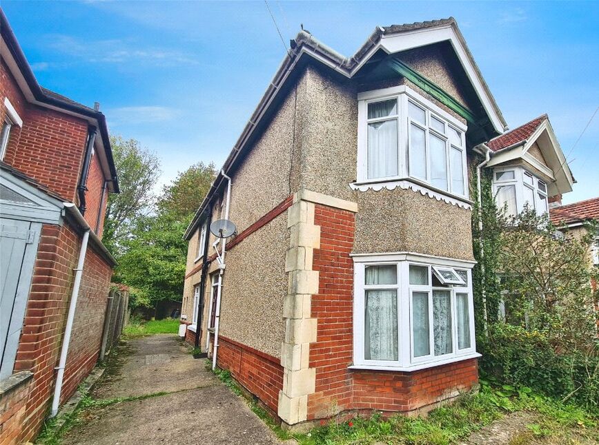 Main image of 4 bedroom Semi Detached House to rent, Roselands Gardens, Southampton, Hampshire, SO17