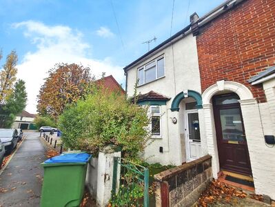 Somerset Road, 4 bedroom Mid Terrace House to rent, &pound;1,900 pcm