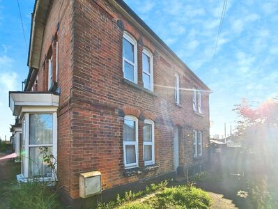 Milton Road, 4 bedroom Mid Terrace House to rent, &pound;1,700 pcm